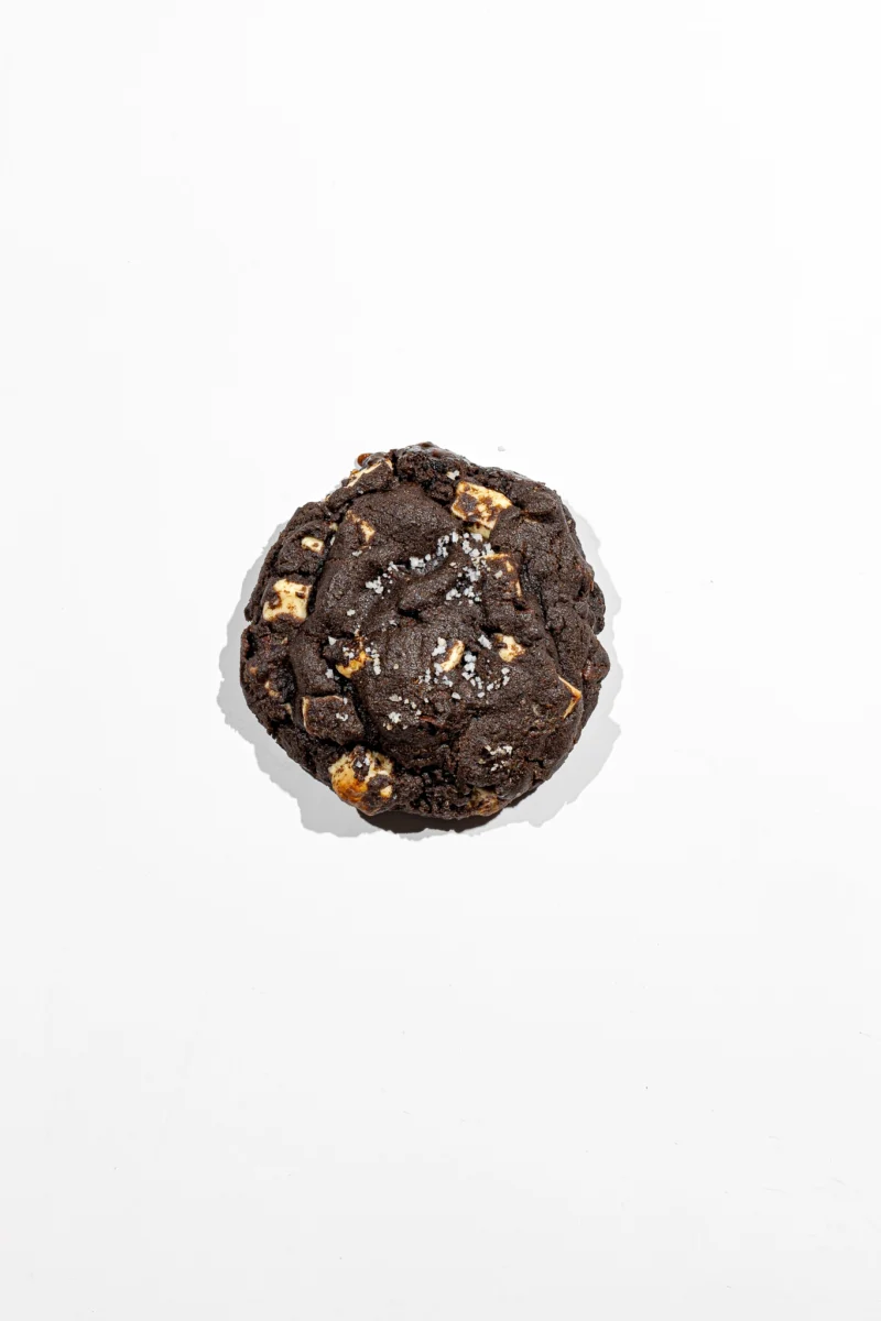 ola-cookies-de-chocolate-negro-com-recheio-de-caramelo-salgado